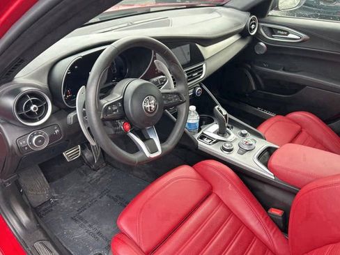 Used 2024 Alfa Romeo Giulia Veloce image 8