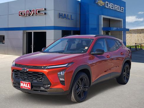 Certified 2024 Chevrolet Trax ACTIV w/ Driver Confidence Package image 3