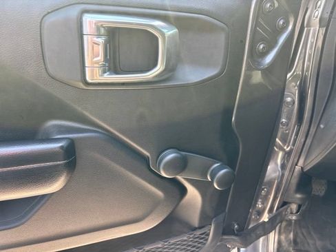 Used 2021 Jeep Gladiator Sport AWD/4WD image 12