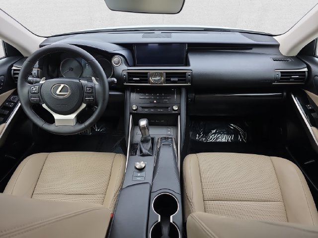 Used 2018 Lexus IS 300 AWD w/ Comfort Package image 9