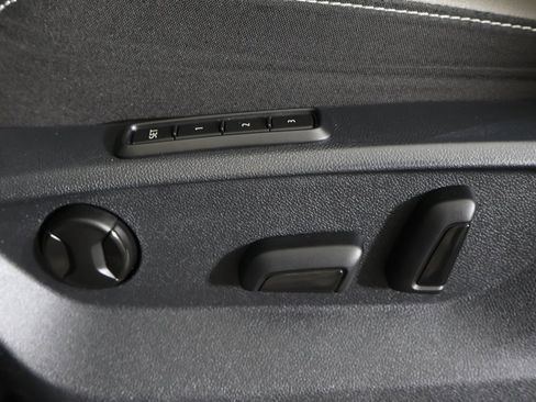 Used 2020 Volkswagen Atlas Cross Sport SEL Premium R-Line image 40