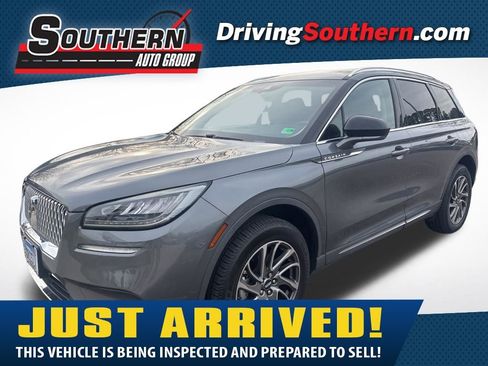 Used 2021 Lincoln Corsair Standard w/ Rear Removable Package Tray image 1