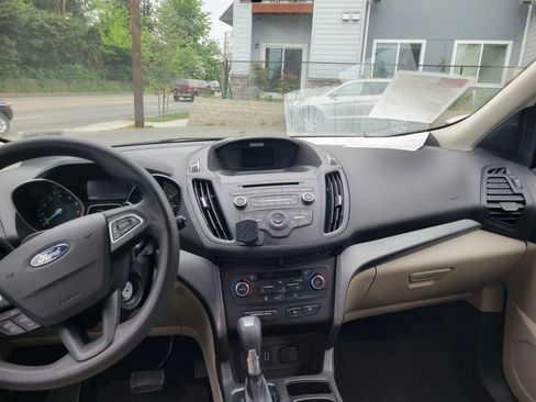 Used 2017 Ford Escape SE FWD image 8