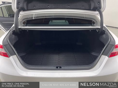 Used 2019 Toyota Camry SE FWD image 14