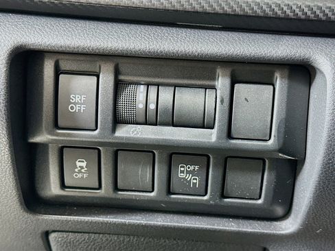 Used 2018 Subaru Crosstrek 2.0i Premium w/ Eyesight System image 17