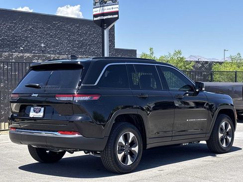 Used 2025 Jeep Grand Cherokee Limited 4xe w/ Trailer Tow Package AWD/4WD image 8