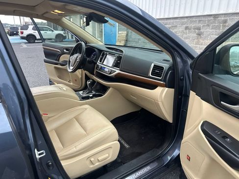 Used 2018 Toyota Highlander Limited Platinum AWD/4WD image 13