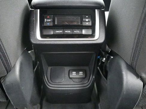 Used 2022 Subaru Ascent Premium w/ Convenience Package image 22