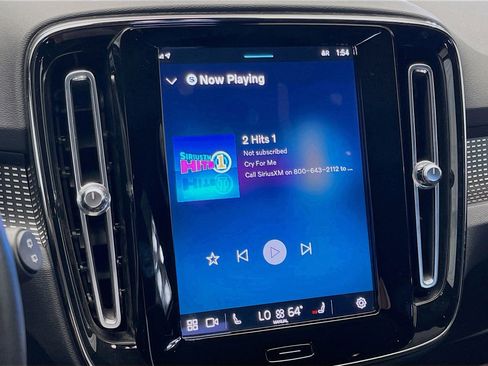 Used 2022 Volvo XC40 P8 Recharge Ultimate image 11