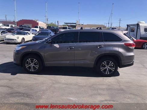 Used 2017 Toyota Highlander Plus image 5