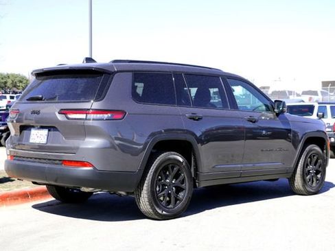 New 2025 Jeep Grand Cherokee L Laredo image 5