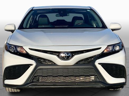 Used 2024 Toyota Camry SE image 4