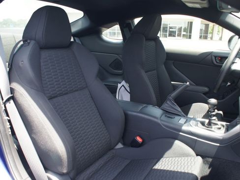 Used 2024 Toyota GR86 RWD image 18
