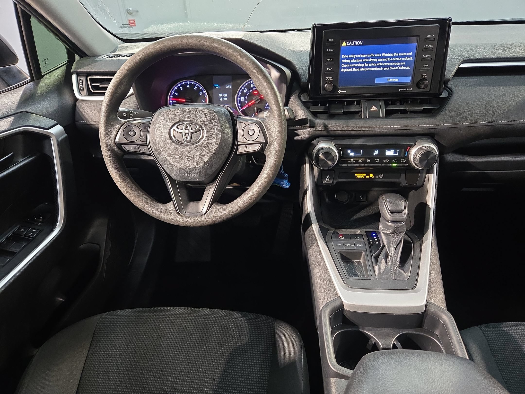 Used 2020 Toyota RAV4 LE FWD image 9