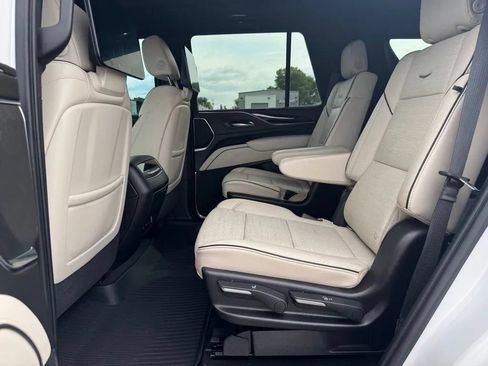 Used 2021 Cadillac Escalade Sport w/ LPO, Illumination Package AWD/4WD image 18