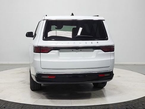 Used 2025 Jeep Wagoneer L Series II AWD/4WD image 6