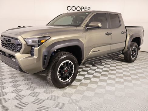 Used 2025 Toyota Tacoma TRD Off-Road image 10