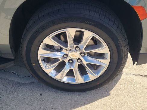 Used 2023 Chevrolet Suburban Premier image 12