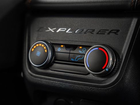 Certified 2025 Ford Explorer Active w/ Active Comfort Package image 39