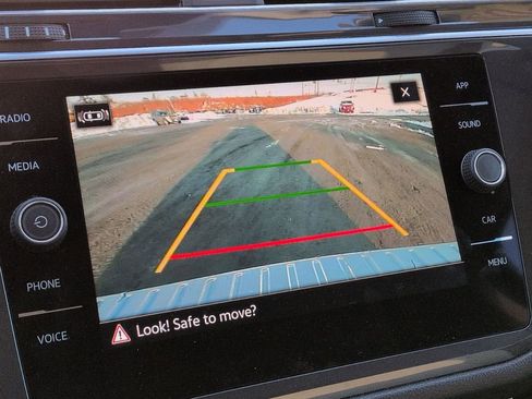 Used 2024 Volkswagen Tiguan SE image 31