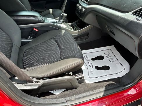 Used 2018 Dodge Journey SE w/ Connectivity Group FWD image 12