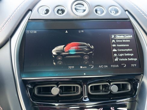 Used 2022 Aston Martin DBX image 25