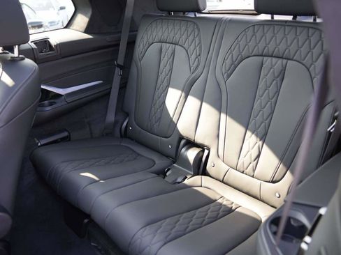 Used 2025 BMW X7 M60i image 15