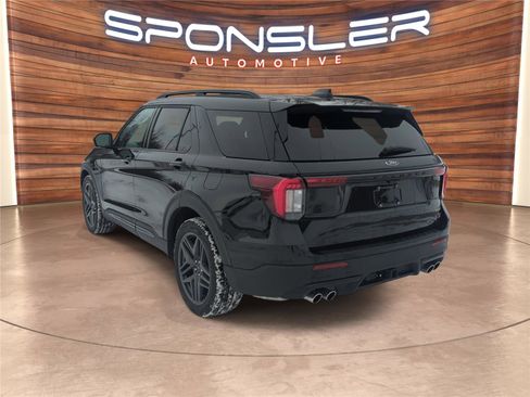 Used 2025 Ford Explorer ST image 3