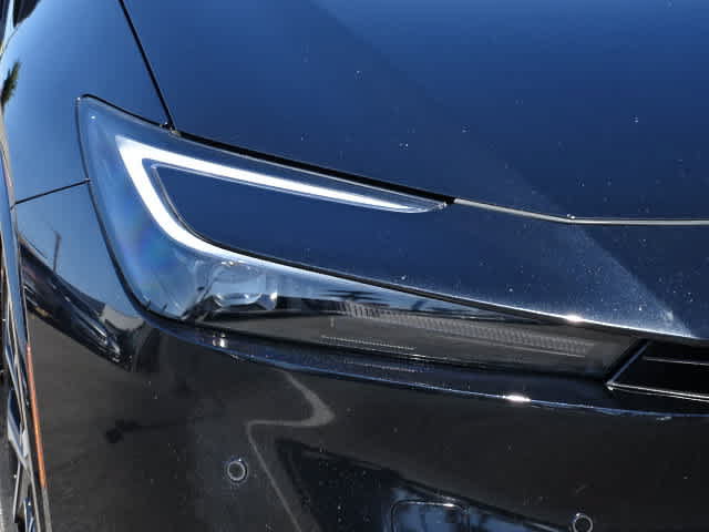 Certified 2025 Toyota Prius Plug-In Hybrid FWD image 5