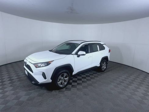 Used 2022 Toyota RAV4 LE AWD/4WD image 4