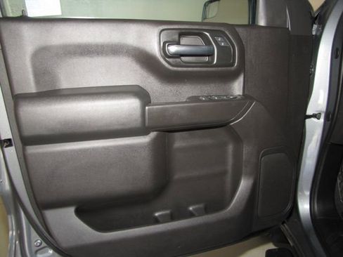 Used 2019 Chevrolet Silverado 1500 Custom w/ Custom Convenience Package image 9