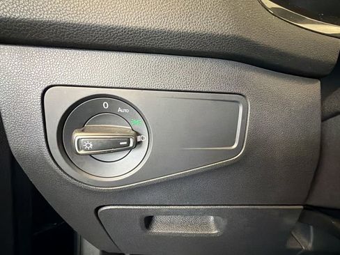 Used 2018 Volkswagen Tiguan SE image 24