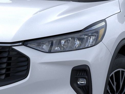 New 2026 Ford Escape SE w/ Class II Trailer Tow Package FWD image 18