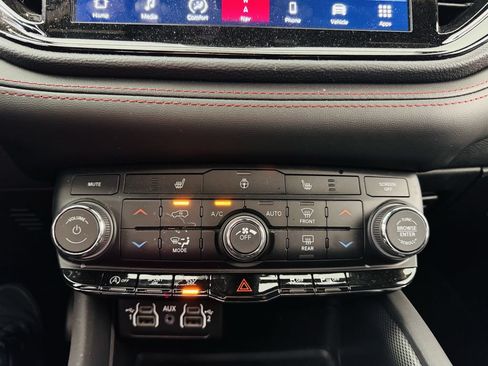 Used 2025 Dodge Durango GT w/ Blacktop Package RWD image 17