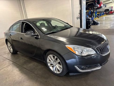 Used 2016 Buick Regal FWD image 3