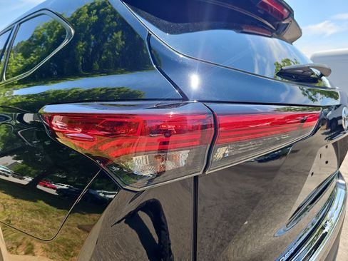 Used 2020 Toyota Highlander LE FWD image 34