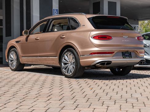 Used 2023 Bentley Bentayga Extended Wheelbase image 35