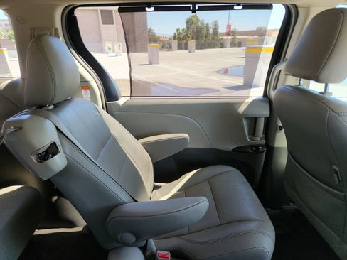 Used 2015 Toyota Sienna XLE w/ XLE Navigation Package image 32