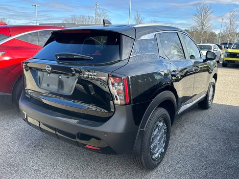 New 2026 Nissan Kicks SV w/ SV Premium Package image 4