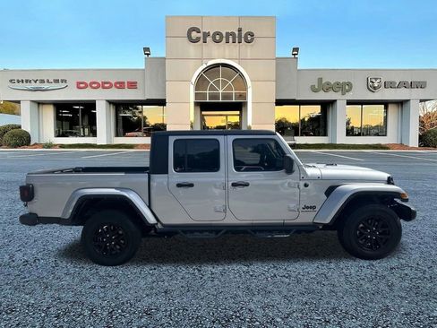 Used 2022 Jeep Gladiator Sport AWD/4WD image 2