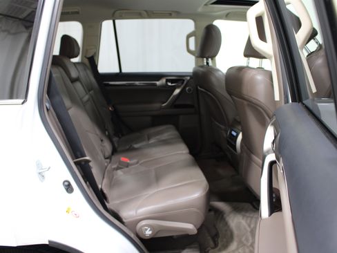 Used 2016 Lexus GX 460 Luxury w/ Preferred Accessory Package AWD/4WD image 27