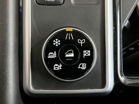 Used 2024 Nissan Pathfinder SV image 28