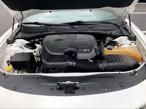 Used 2015 Dodge Charger SXT RWD image 10