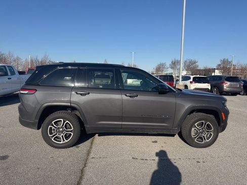 Used 2022 Jeep Grand Cherokee Trailhawk image 4