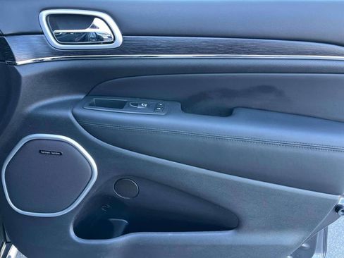Used 2018 Jeep Grand Cherokee Summit image 20
