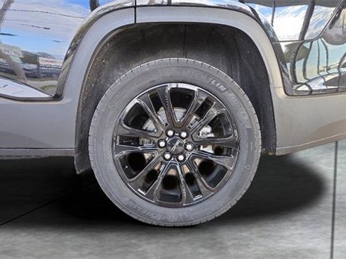 Used 2023 GMC Acadia SLT w/ Elevation Edition image 30