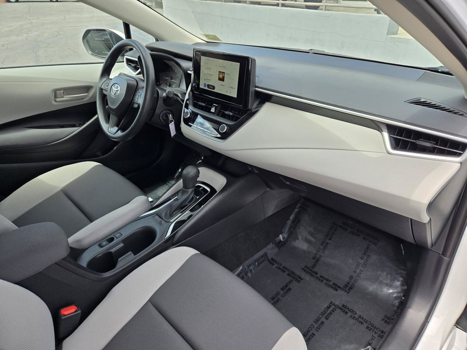 Used 2025 Toyota Corolla LE FWD image 27