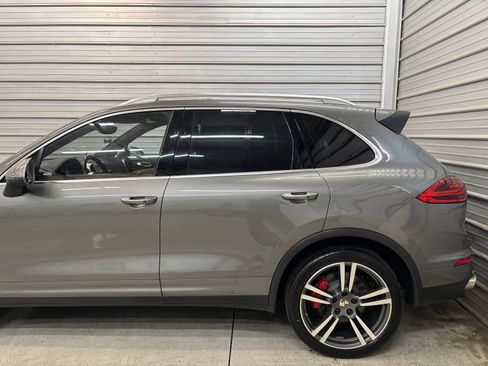 Used 2015 Porsche Cayenne Turbo AWD/4WD image 5