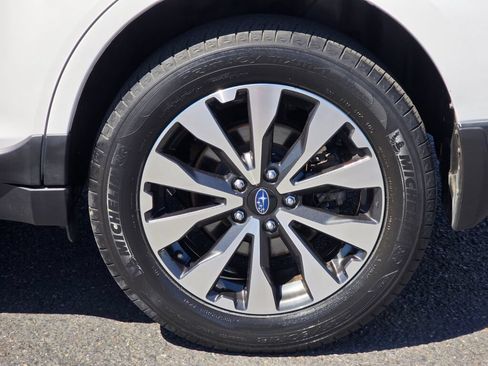 Used 2017 Subaru Outback 2.5i Limited AWD/4WD image 10