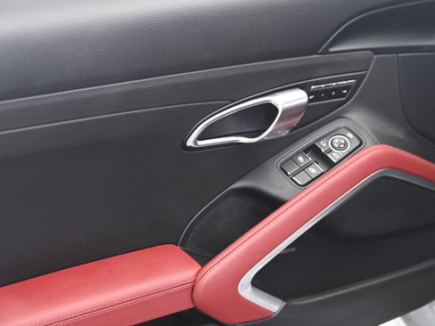 Certified 2024 Porsche 718 Cayman S RWD image 23